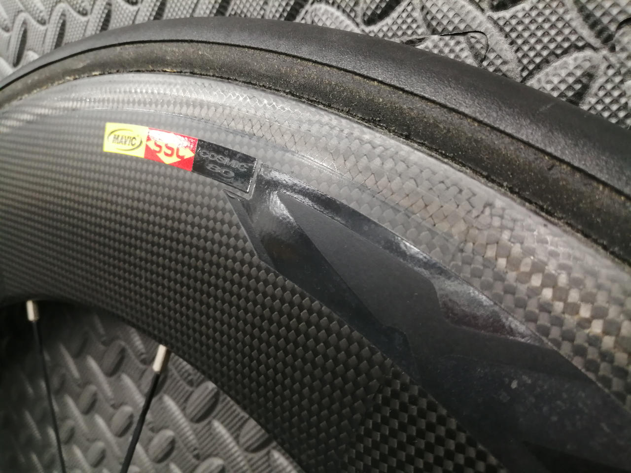 本日のみ価格　早い者勝ちマビック　ホイール　カーボン 閉店セール】マヴィックのカーボンホイールが15万円切り