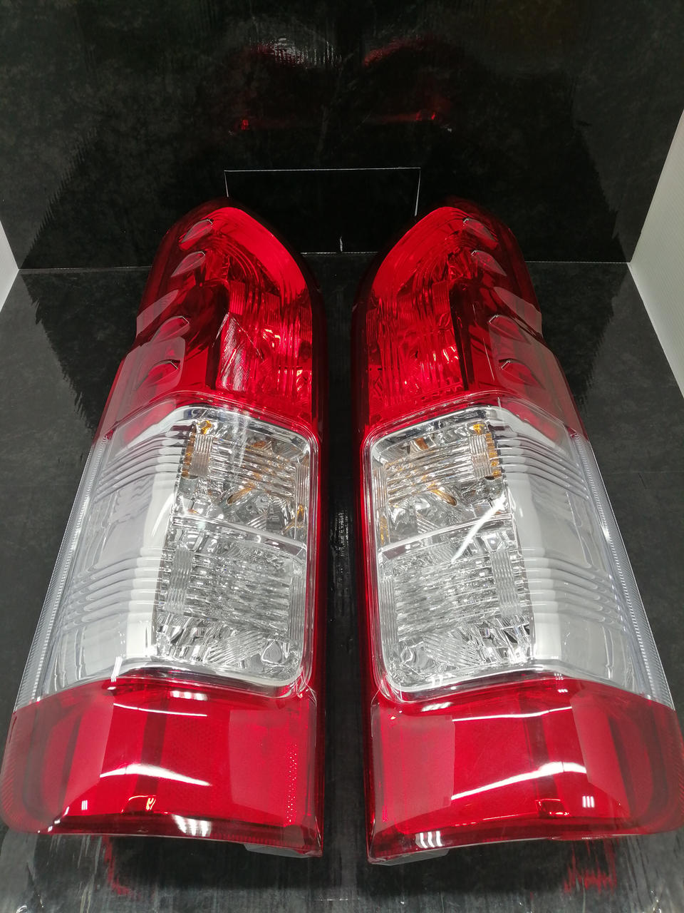 トヨタ(TOYOTA)|200系ハイエース用 純正 テールランプ|【ハードオフ