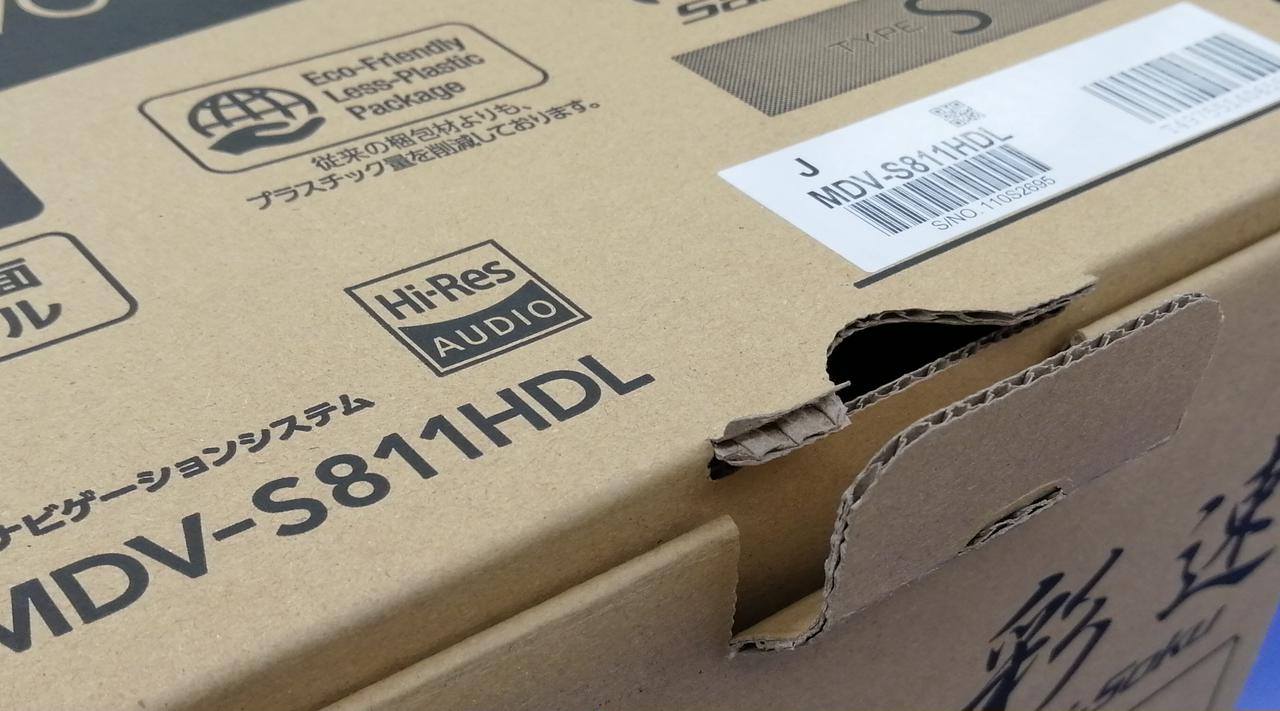 外箱の開け口、若干傷みあり