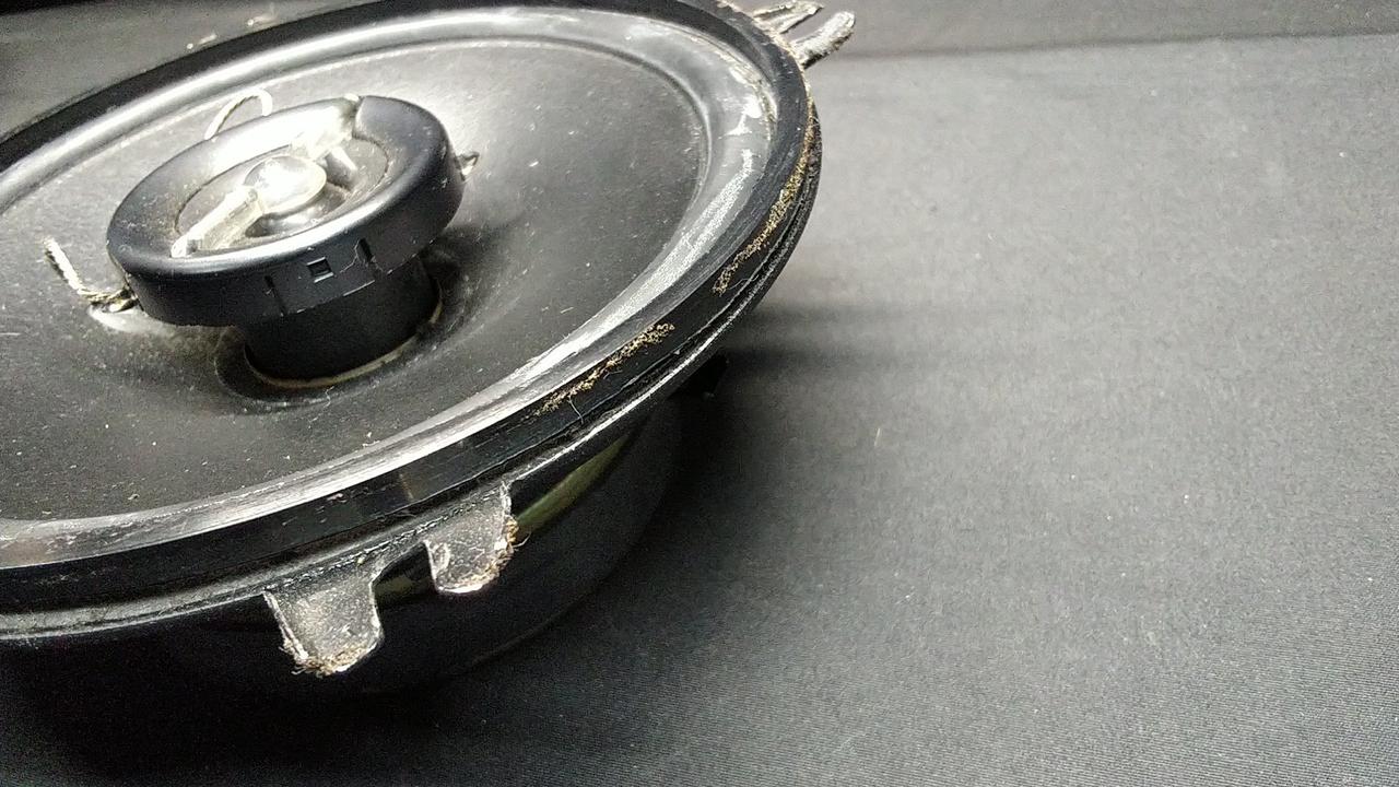 エッジ部分が取れそうになっています