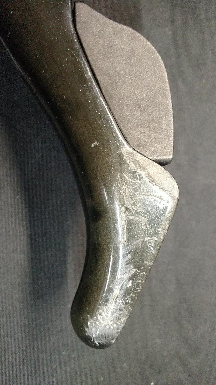 すりキズあります