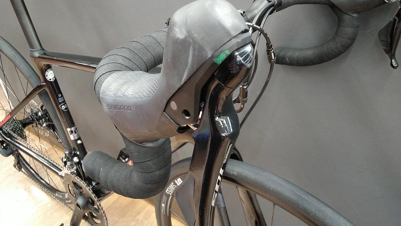 シフトレバー部分　キズ、擦れあります