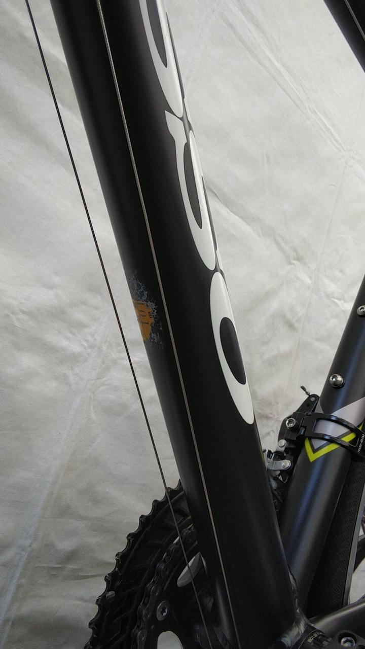 シール痕あります