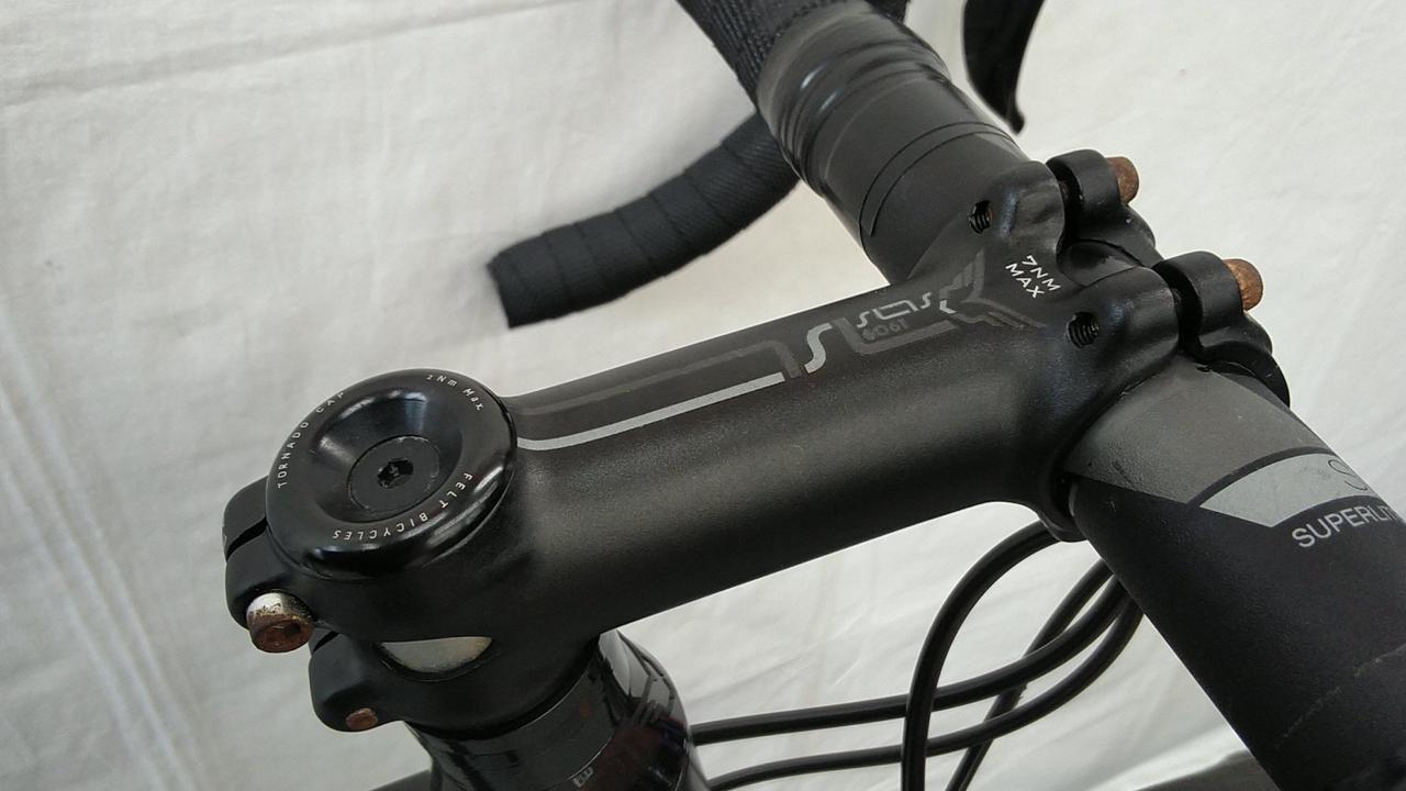 ネジ部分にサビがあります