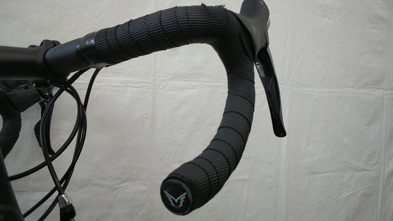 バーテープの破れ・小キズがあります