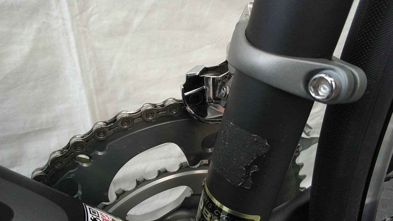 粘着跡があります