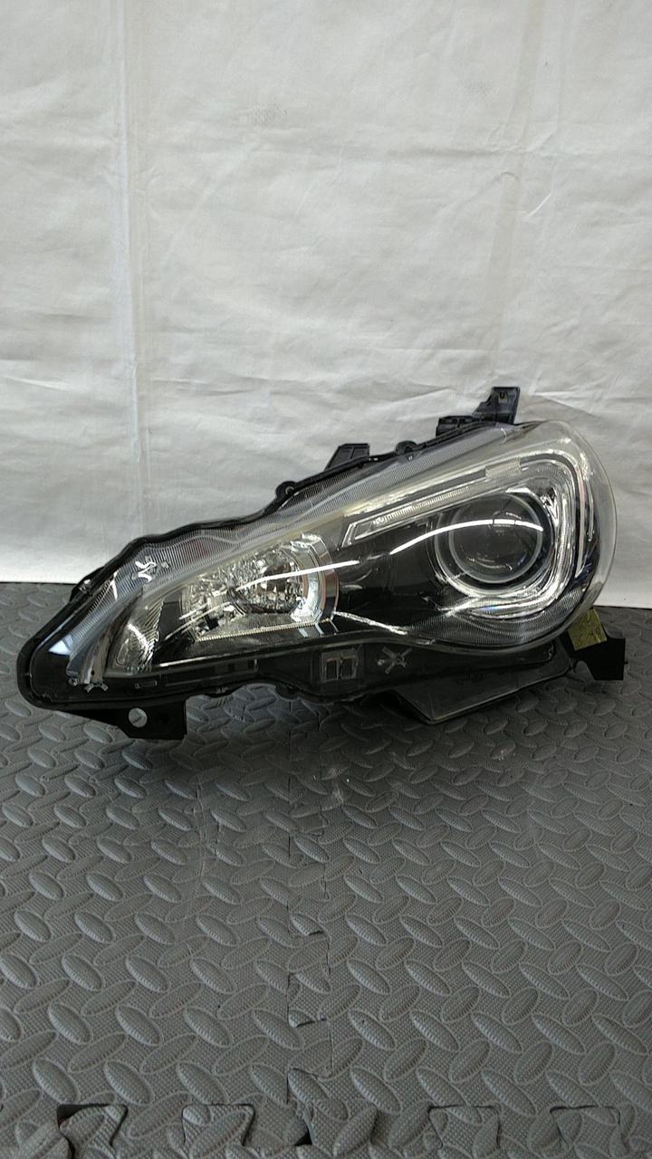 運転席側のヘッドライトです