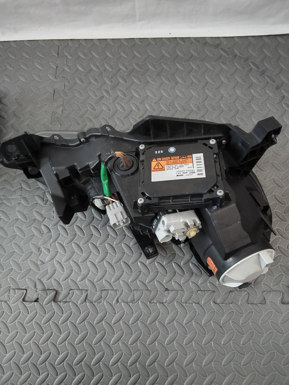 運転席側のヘッドライトです