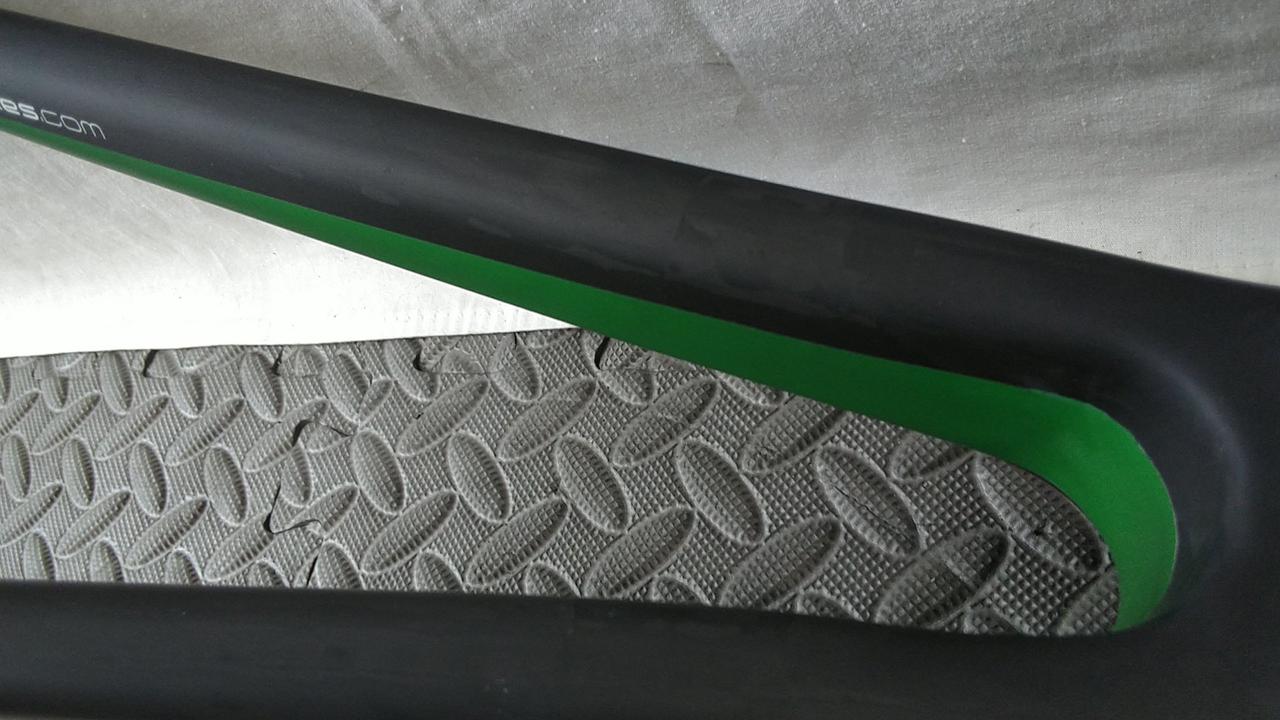 水垢汚れのような跡あります