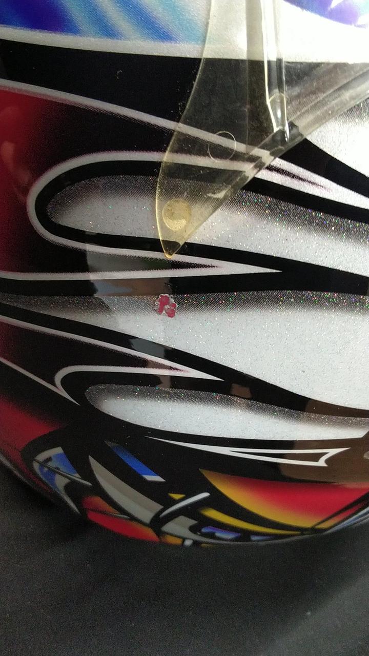 塗装の剥がれがあります。