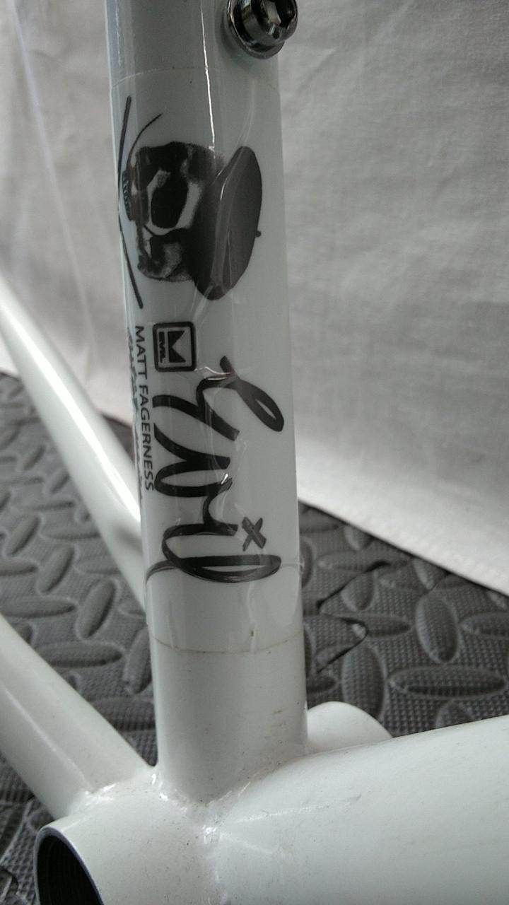 ステッカー浮きあり