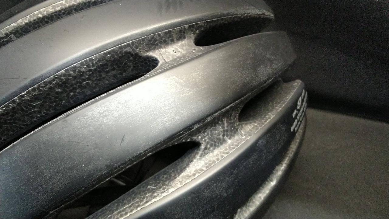 白く汚れています