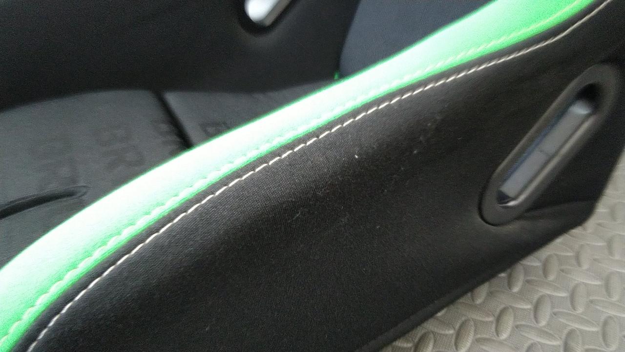 毛羽立ちがあります