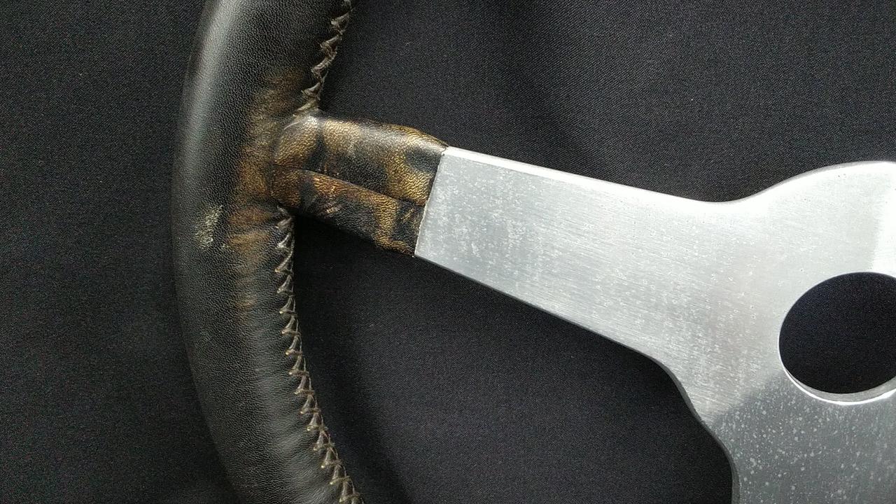 擦れキズあります
