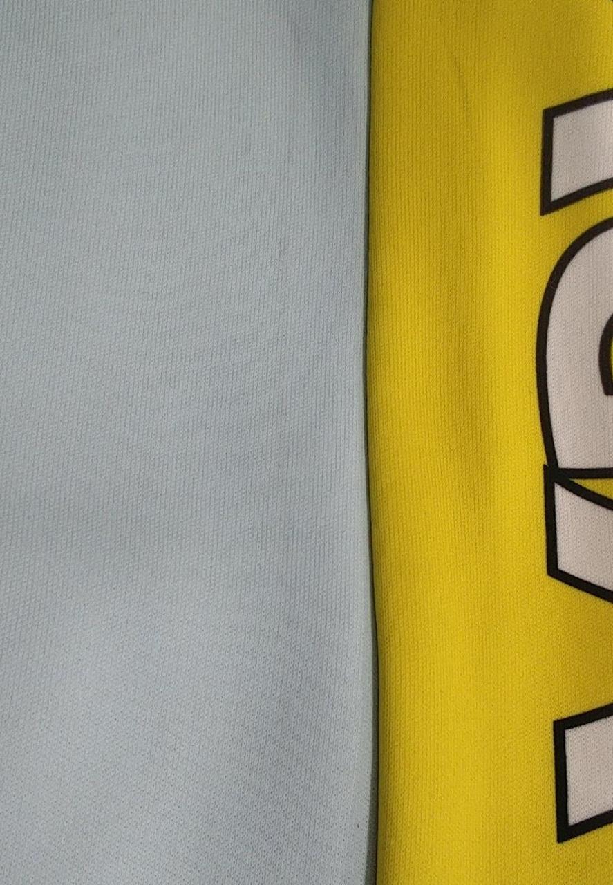 薄い線状の汚れがあります