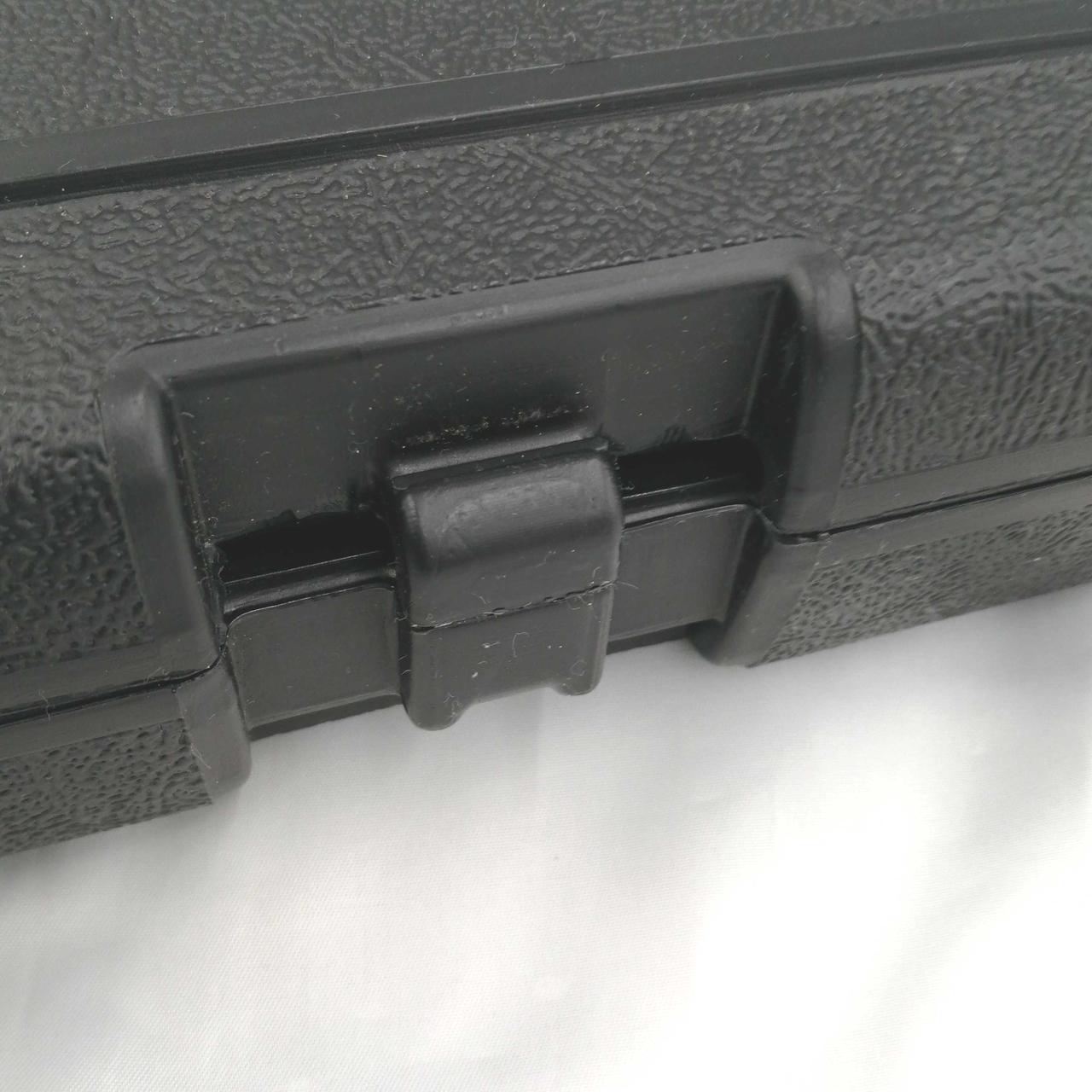 留め具破損しています。