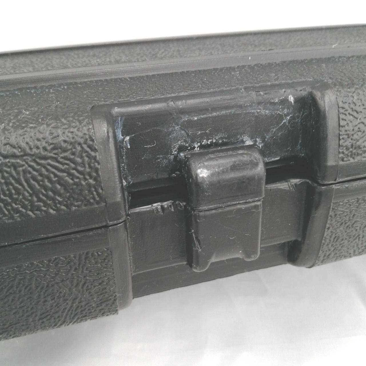 留め具破損しています。