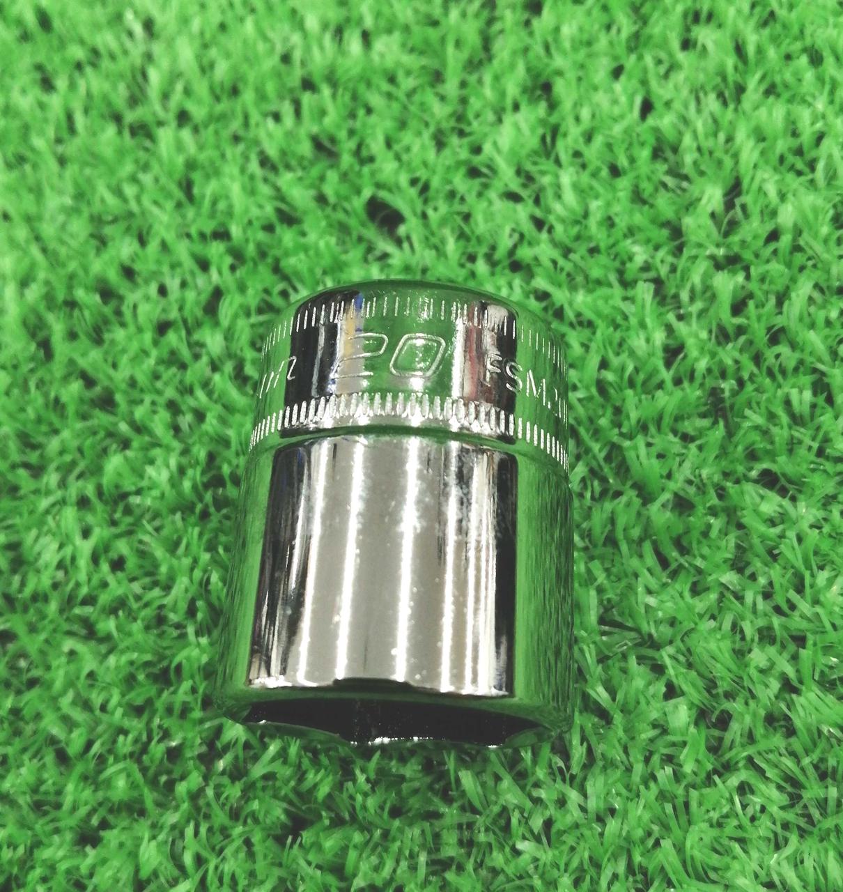 キズあります。