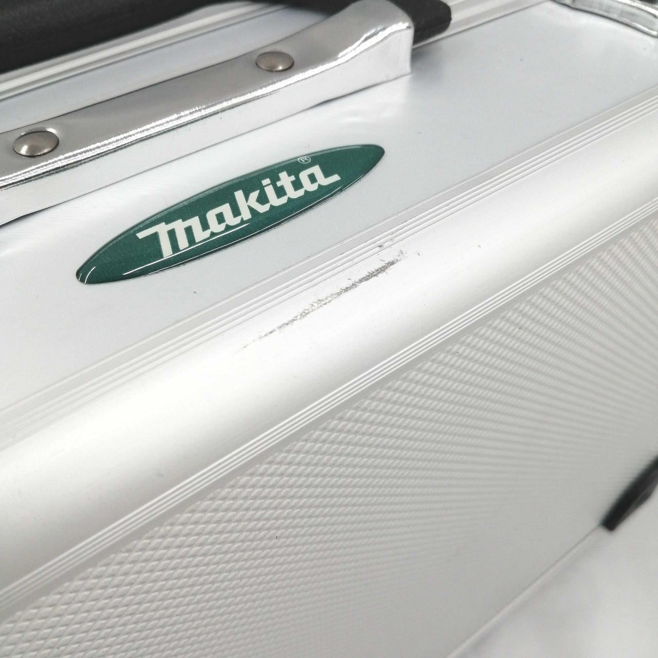 キズ、汚れ等あります。