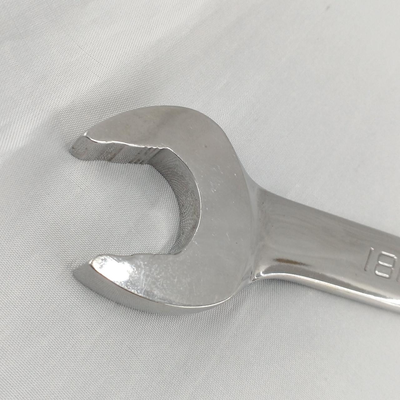 キズ、汚れ等あります。