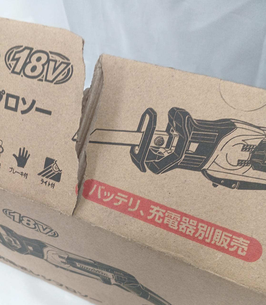 箱に破れ、汚れ等あります。