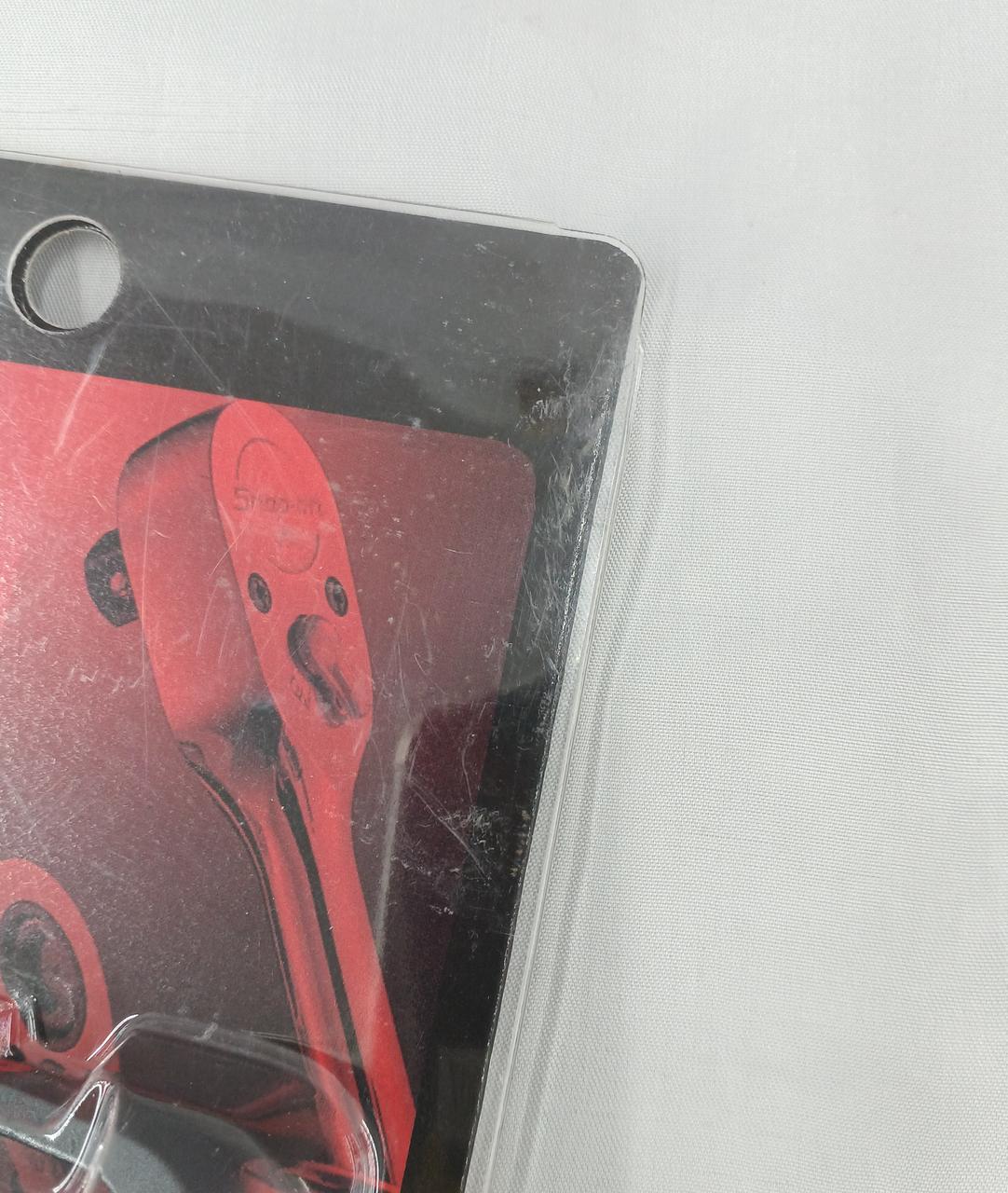ケースに擦り傷あります。