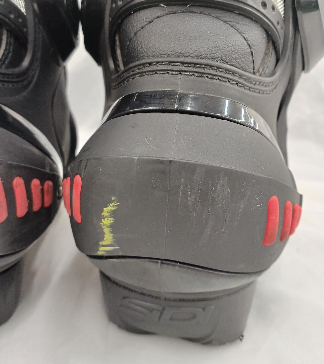 キズ、汚れ等あります。