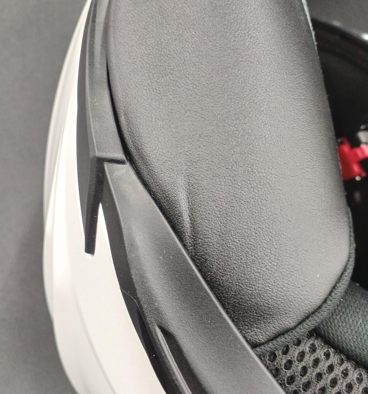 へこみあります。