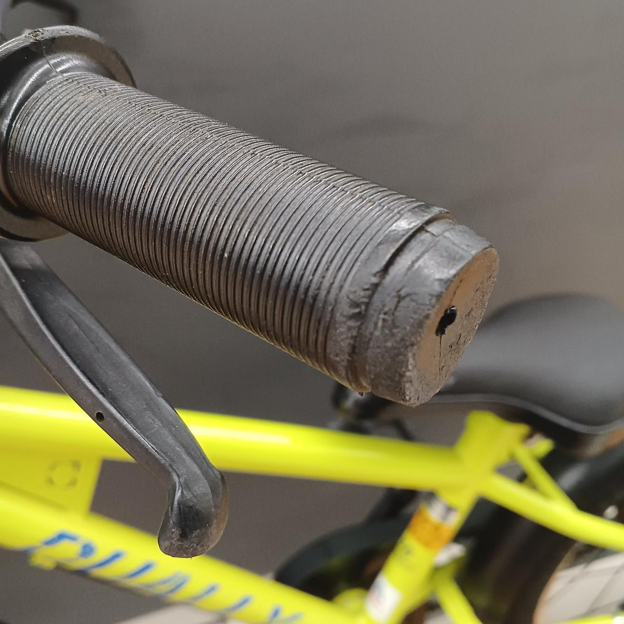 キズ、汚れ等あります。