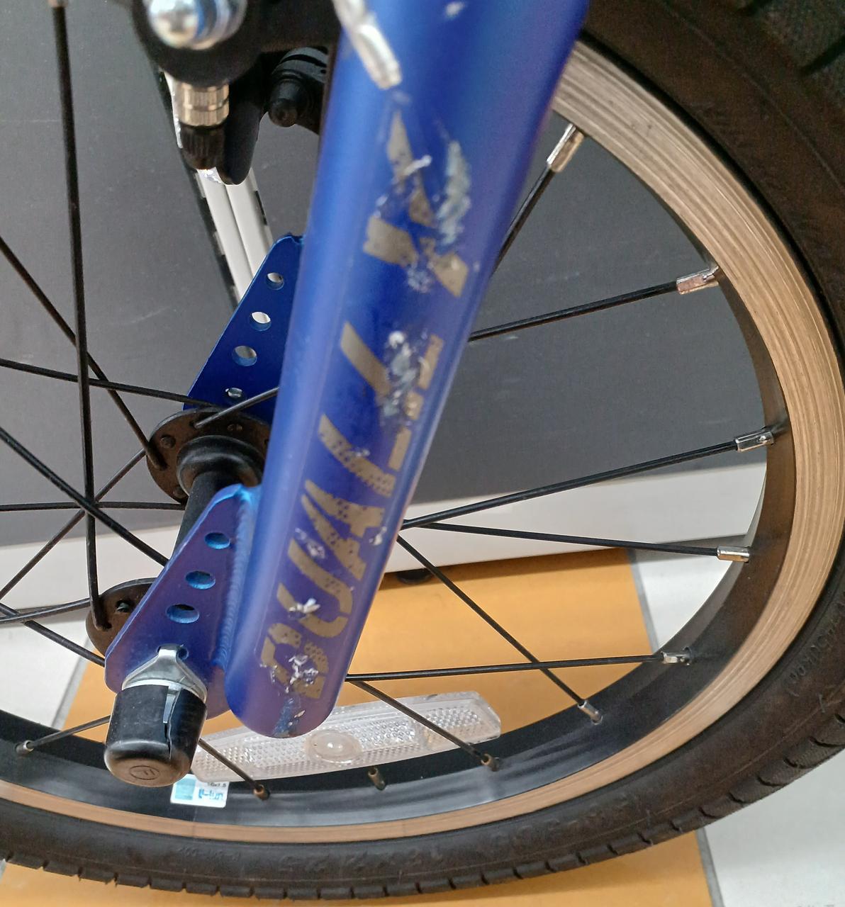 キズ、汚れ等あります。