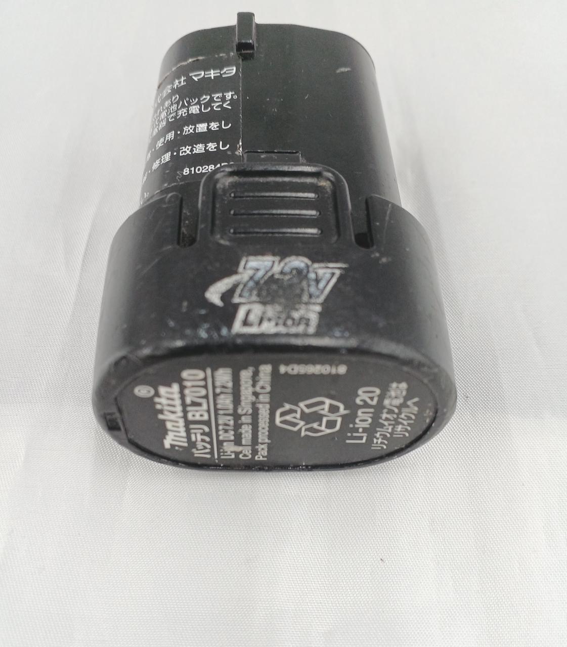 キズ、汚れ等あります。