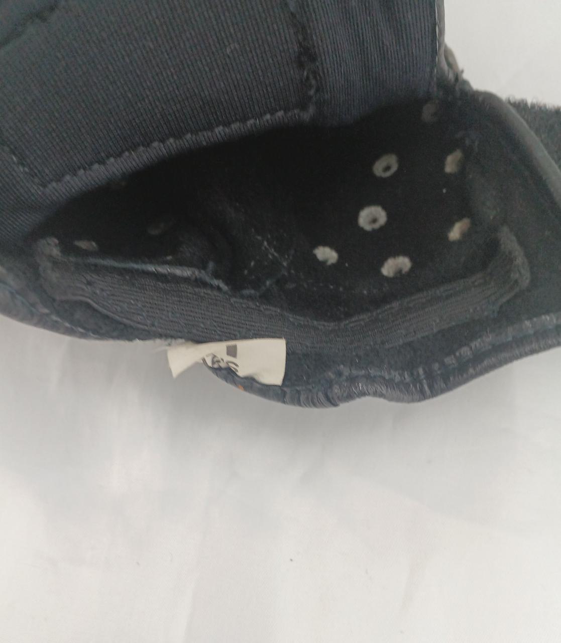 手首のゴム伸びてます。