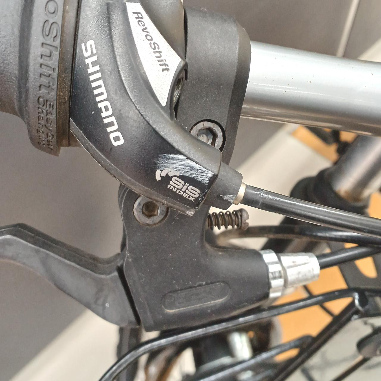 キズ、汚れ等あります。