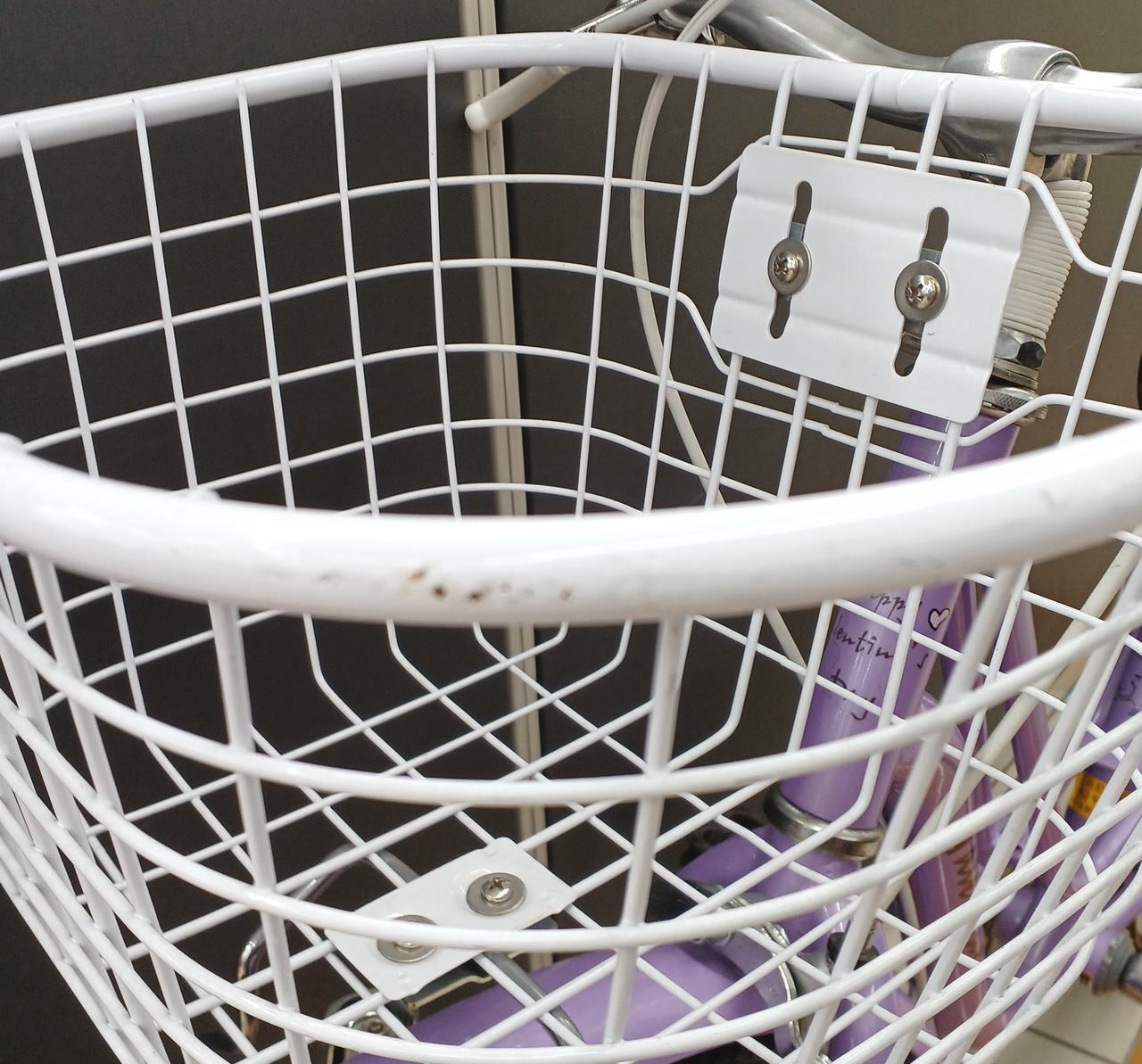 キズ、汚れ等あります。