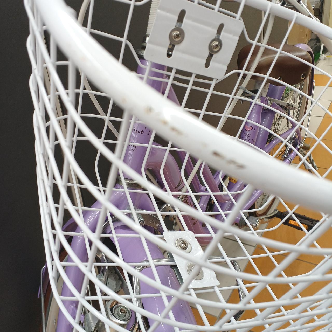 キズ、汚れ等あります。