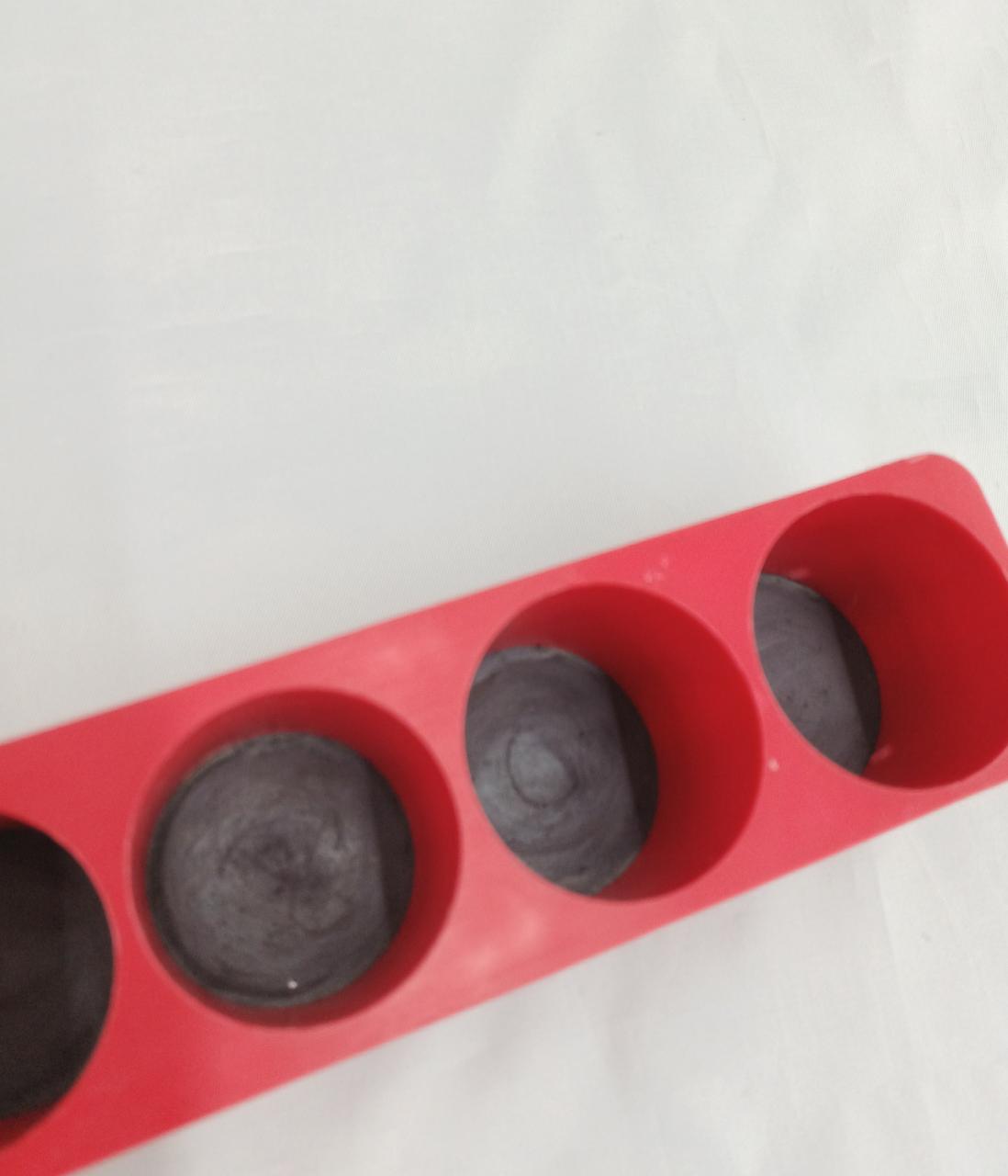 キズ、汚れ等あります。