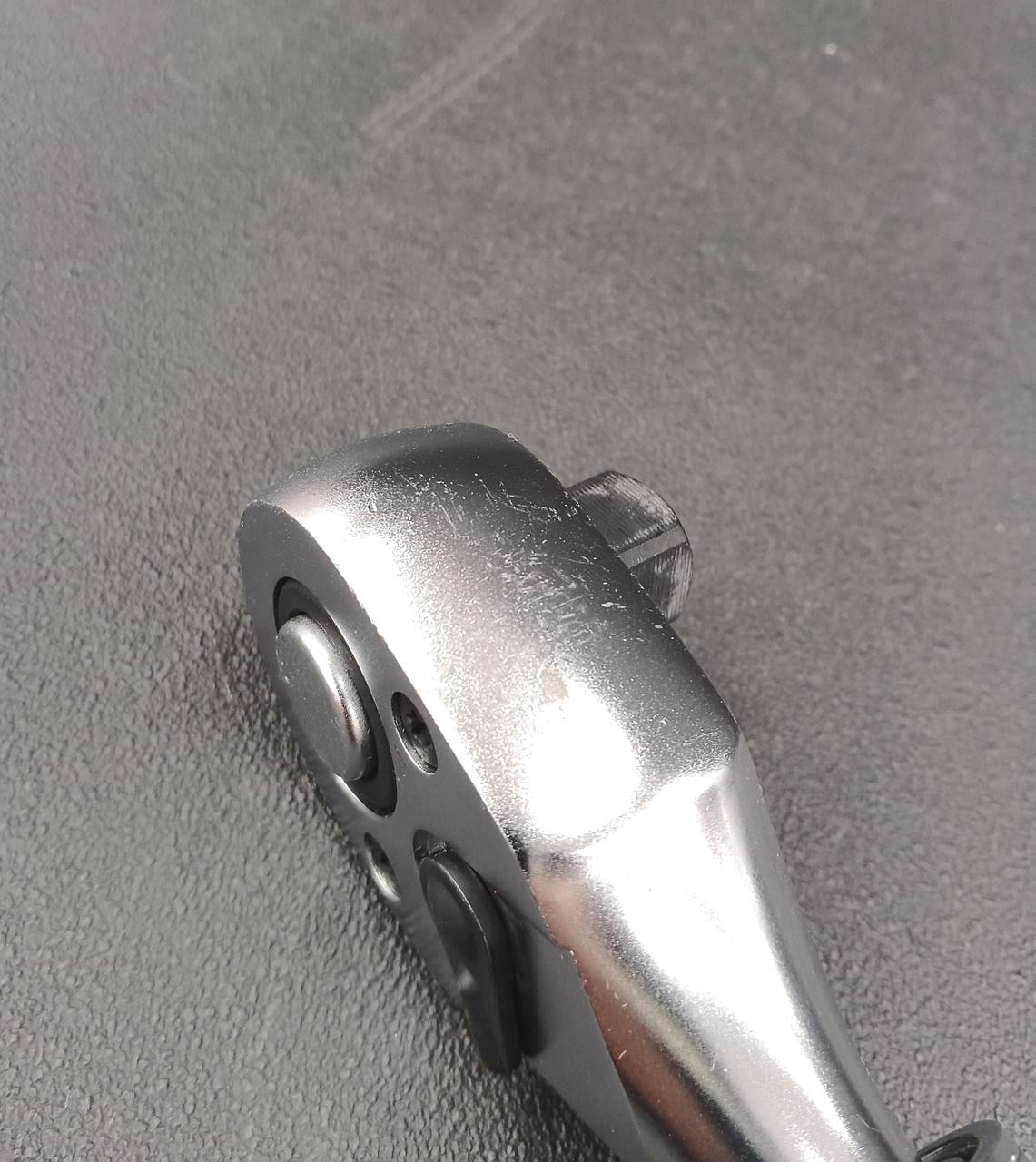 キズあります。