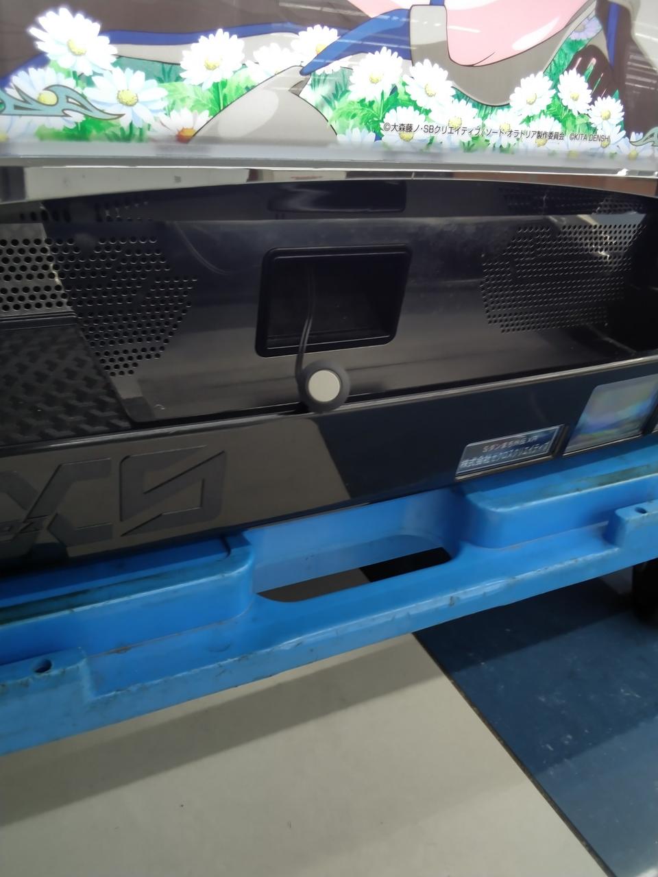 クレジット投入ボタンが外付けです