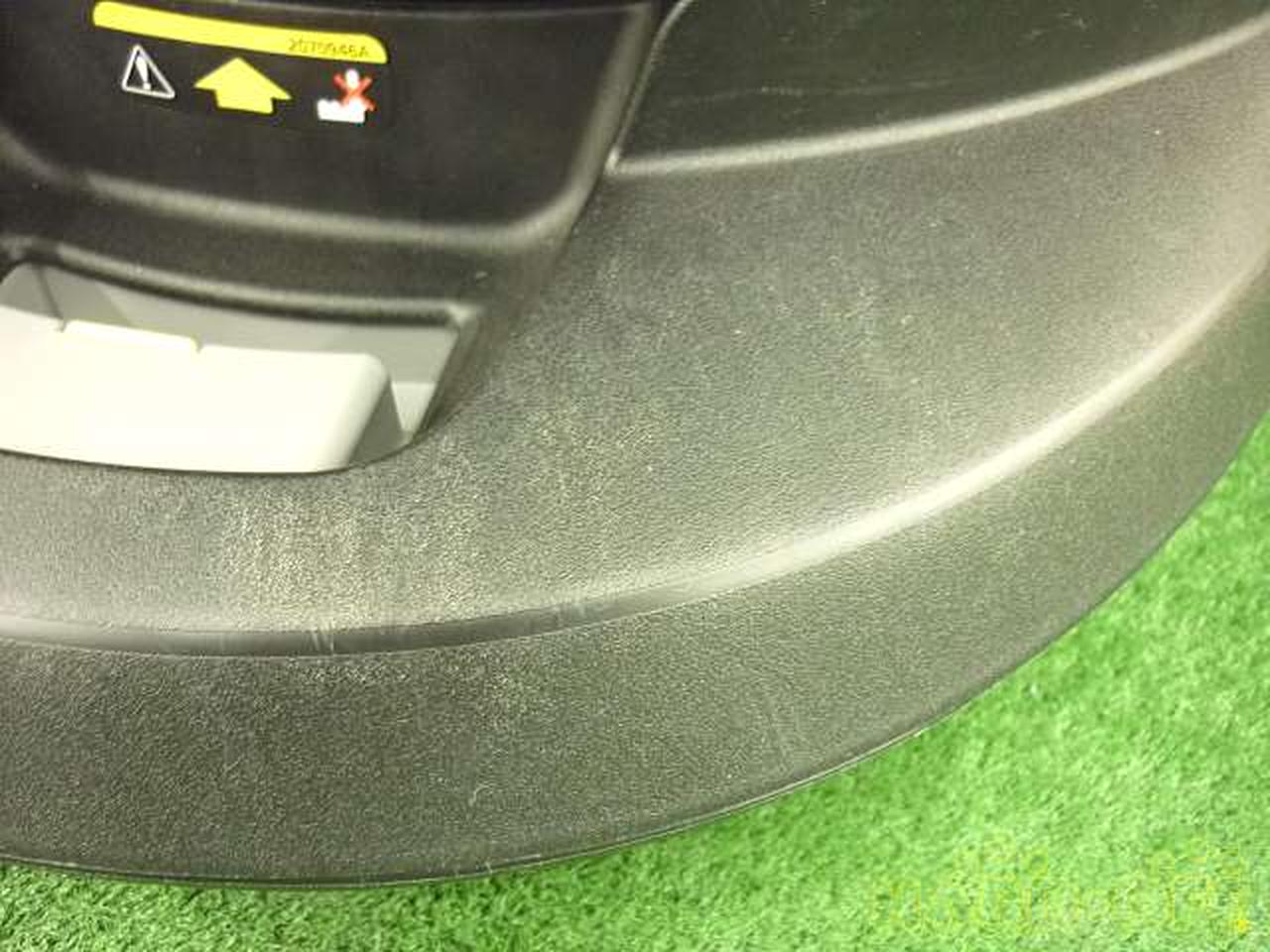 擦れ・キズあります。