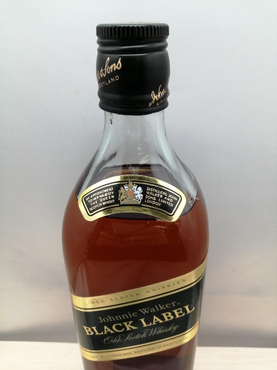 【希少・古酒】ジョニーウォーカー ブラックラベル 金キャップ 白紋章 ジョニーウォーカー ブラックラベル 特級 金キャップ 白紋章