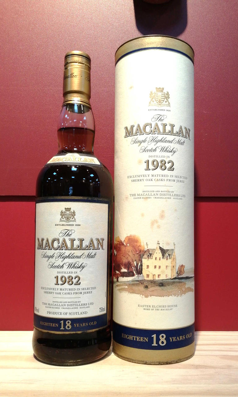 ボトル正面。箱汚れあり。