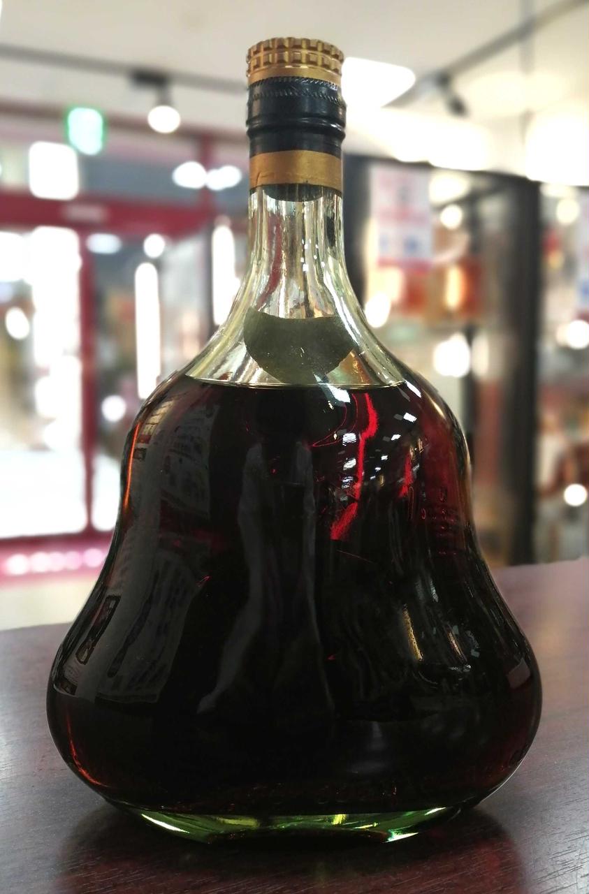 ボトル背面。ラベルなし。