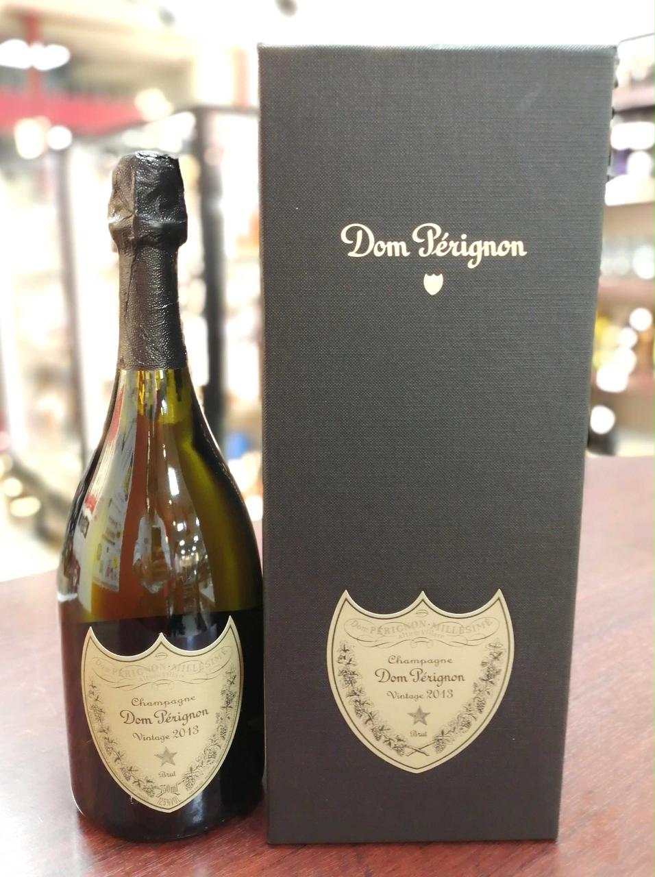 ボトル正面。箱付き。