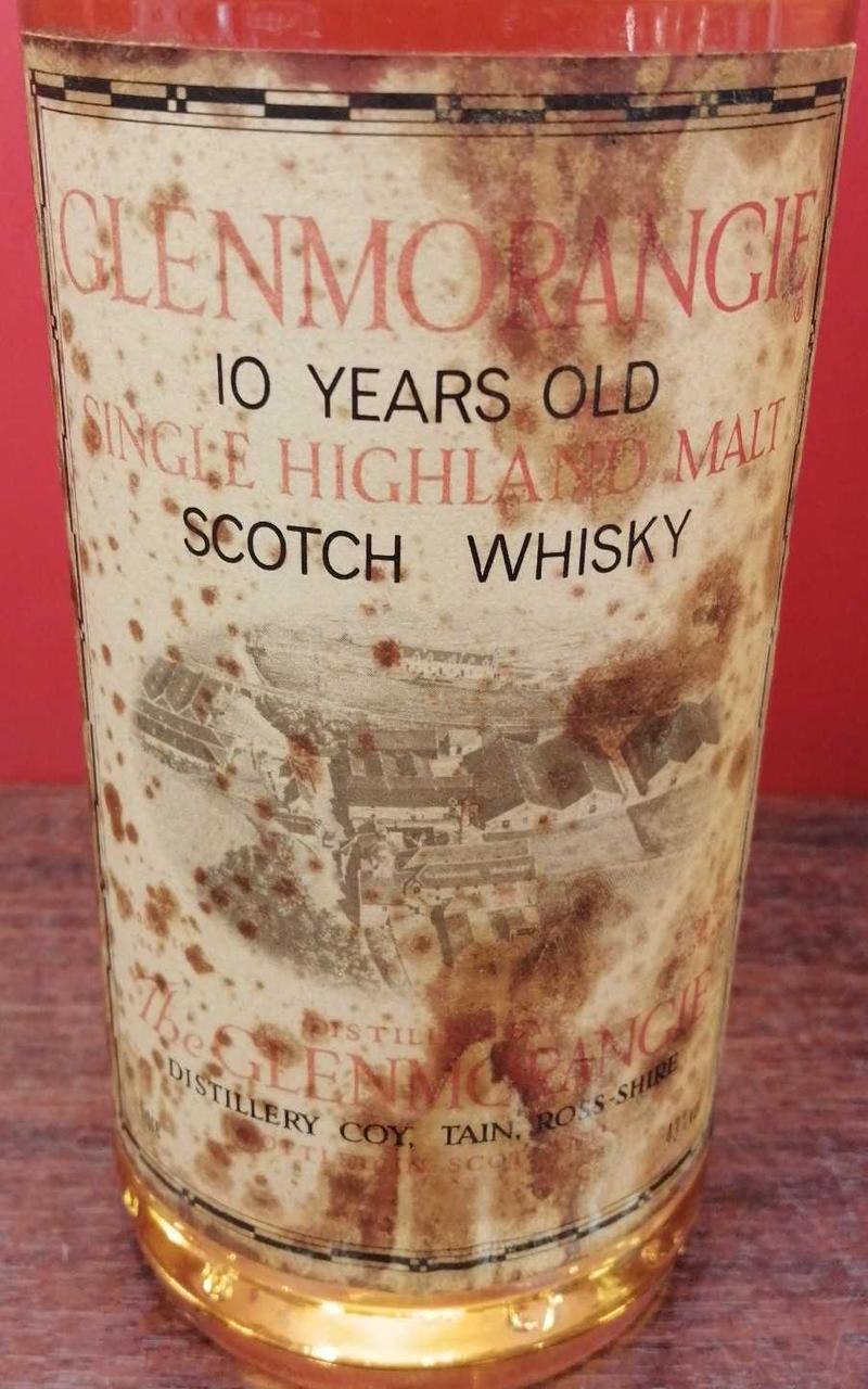 ラベル正面全面に汚れ有