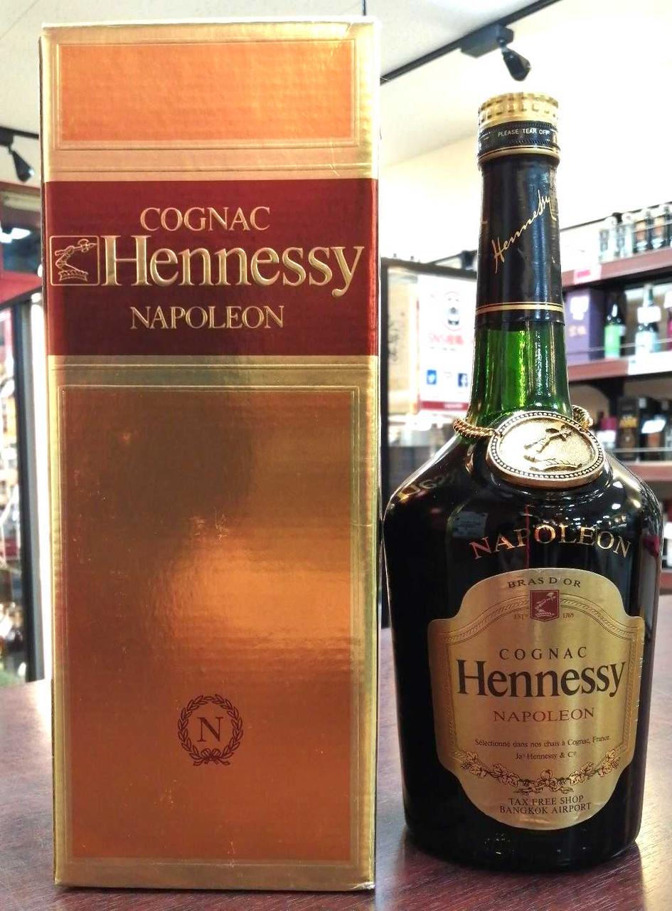 ボトル正面。箱付き。