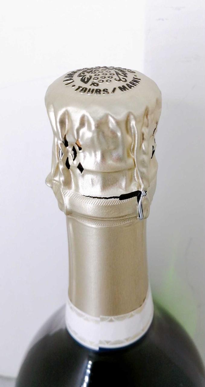 トップの部分が金具辺り少し切れています。