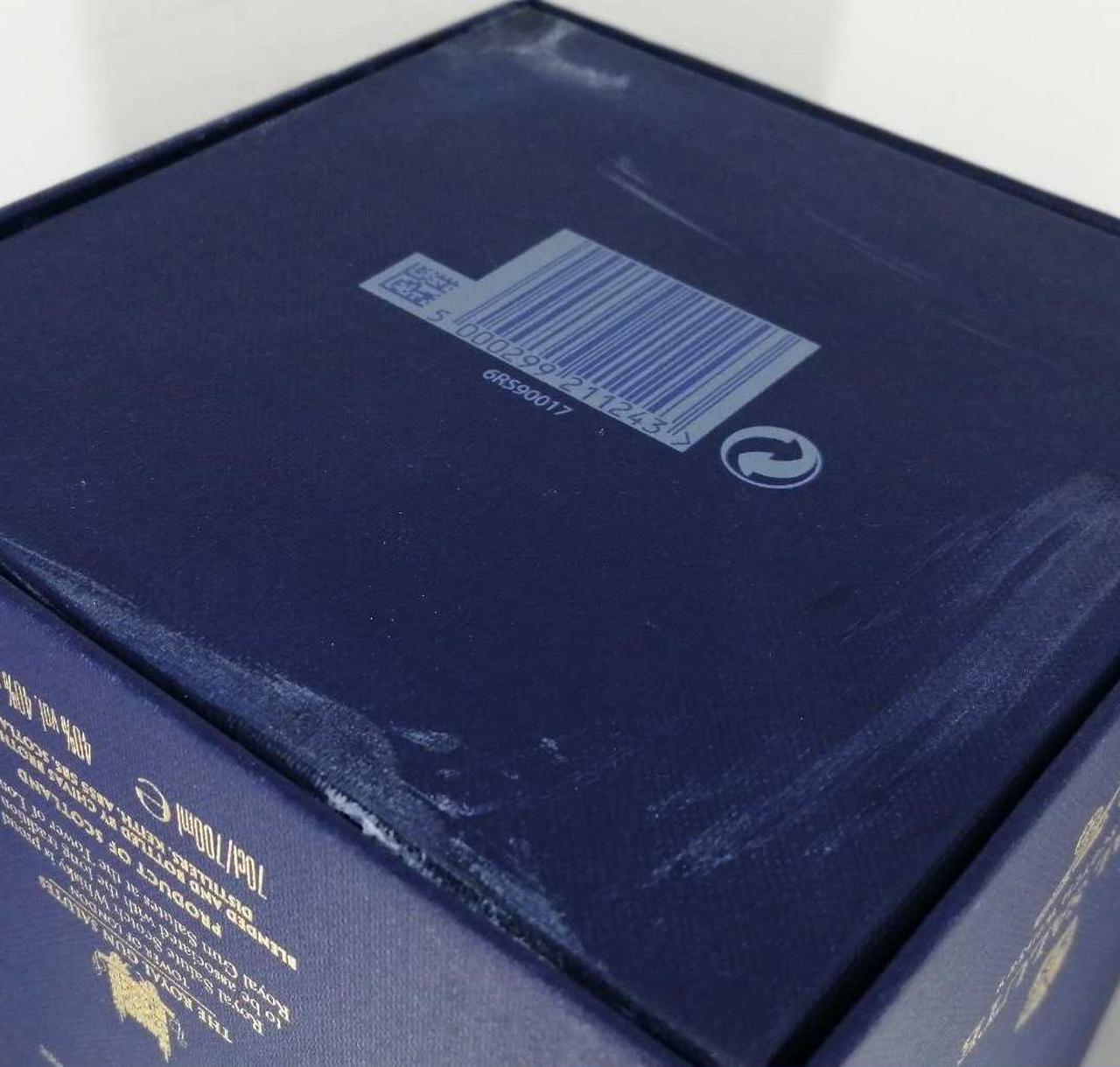 箱の下部汚れ有ります。