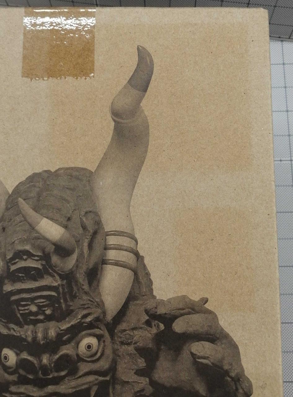 箱に日焼け後有り。