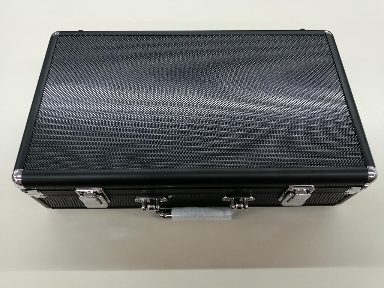 上面下やや左に跡あり