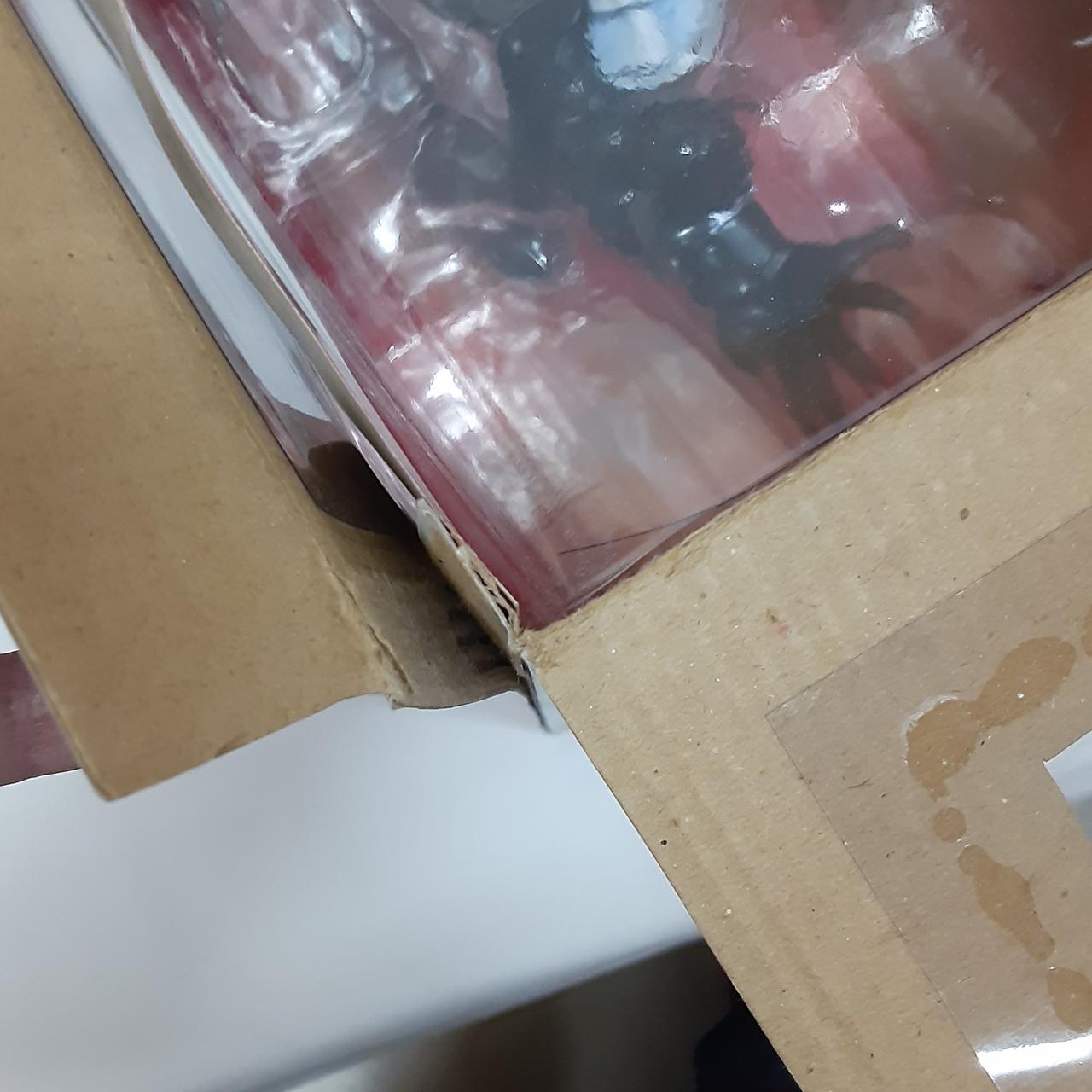 箱イタミあります。